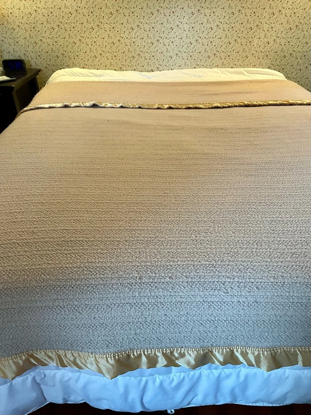 Thermal weave blanket with satin ruffle binding, full/queen size, vintage